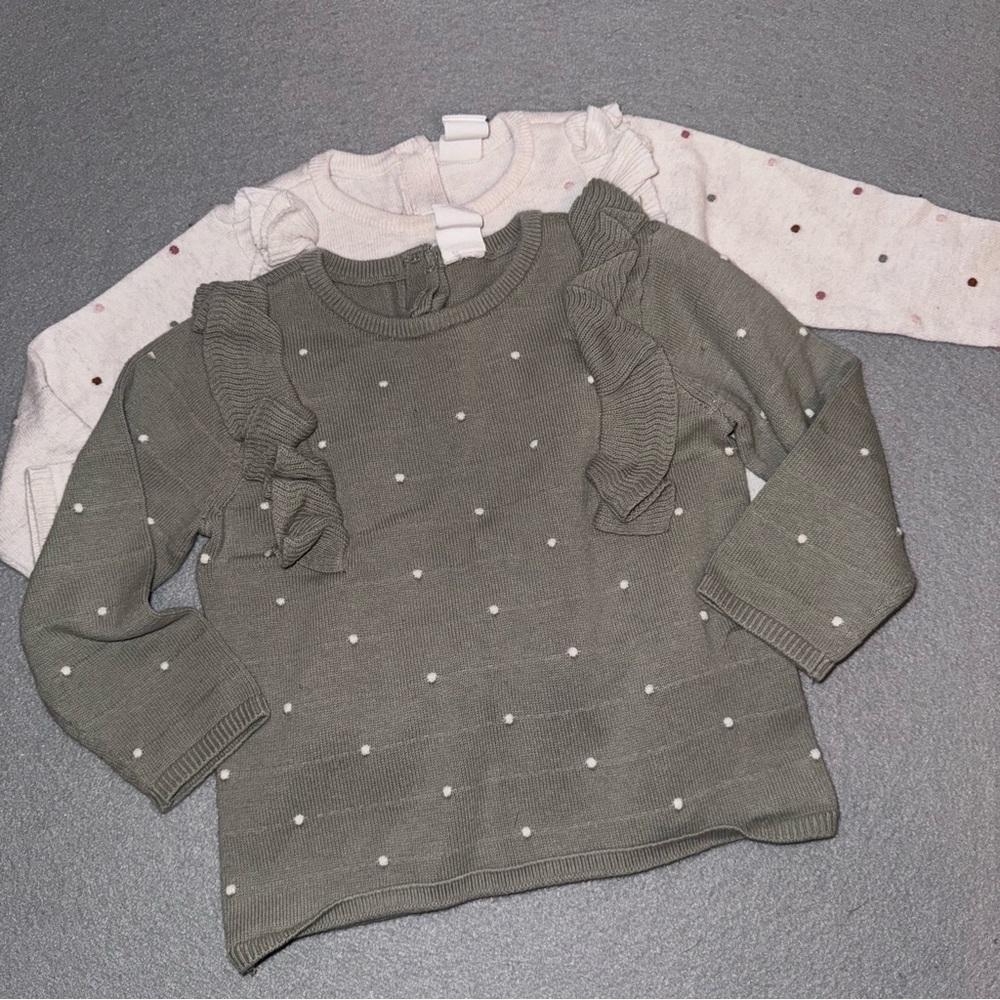 H&M Baby Girl 2 Fine Knit Ruffle Front Accent Flouncy Sweaters